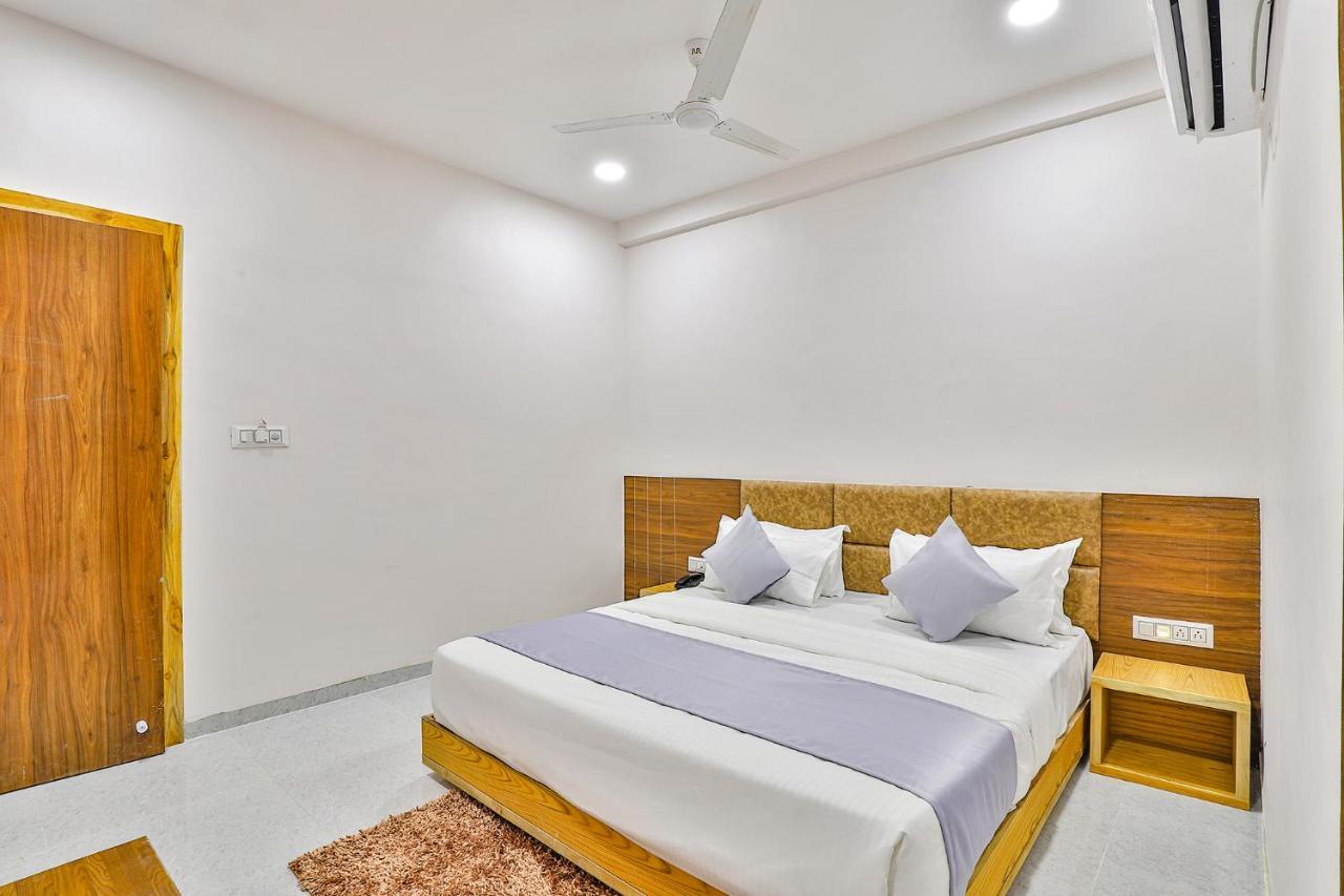 Fabhotel Parkland A Ahmedabad Exterior foto