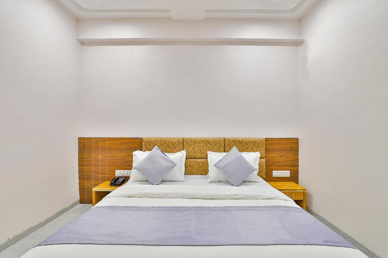 Fabhotel Parkland A Ahmedabad Exterior foto