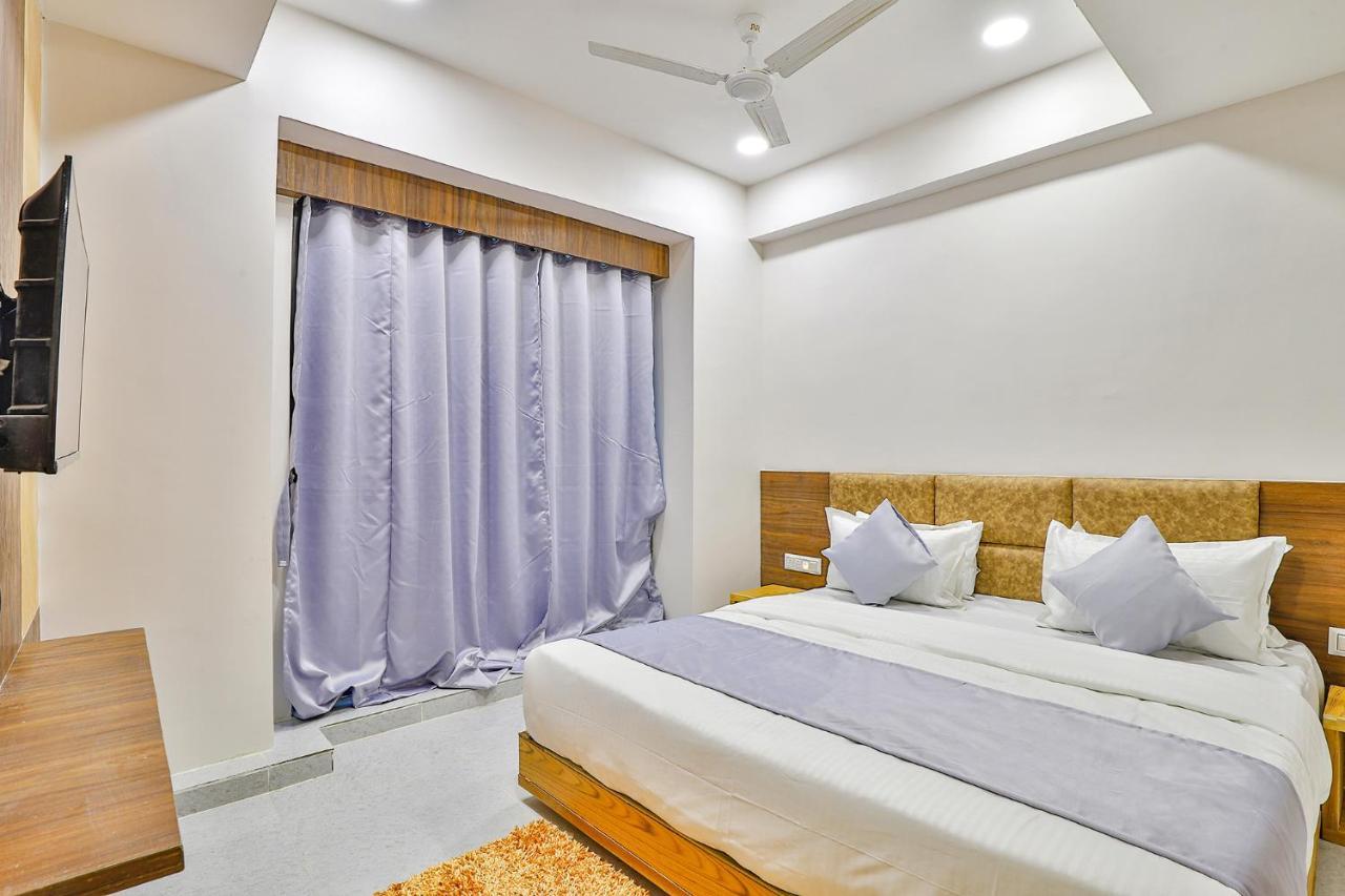 Fabhotel Parkland A Ahmedabad Exterior foto